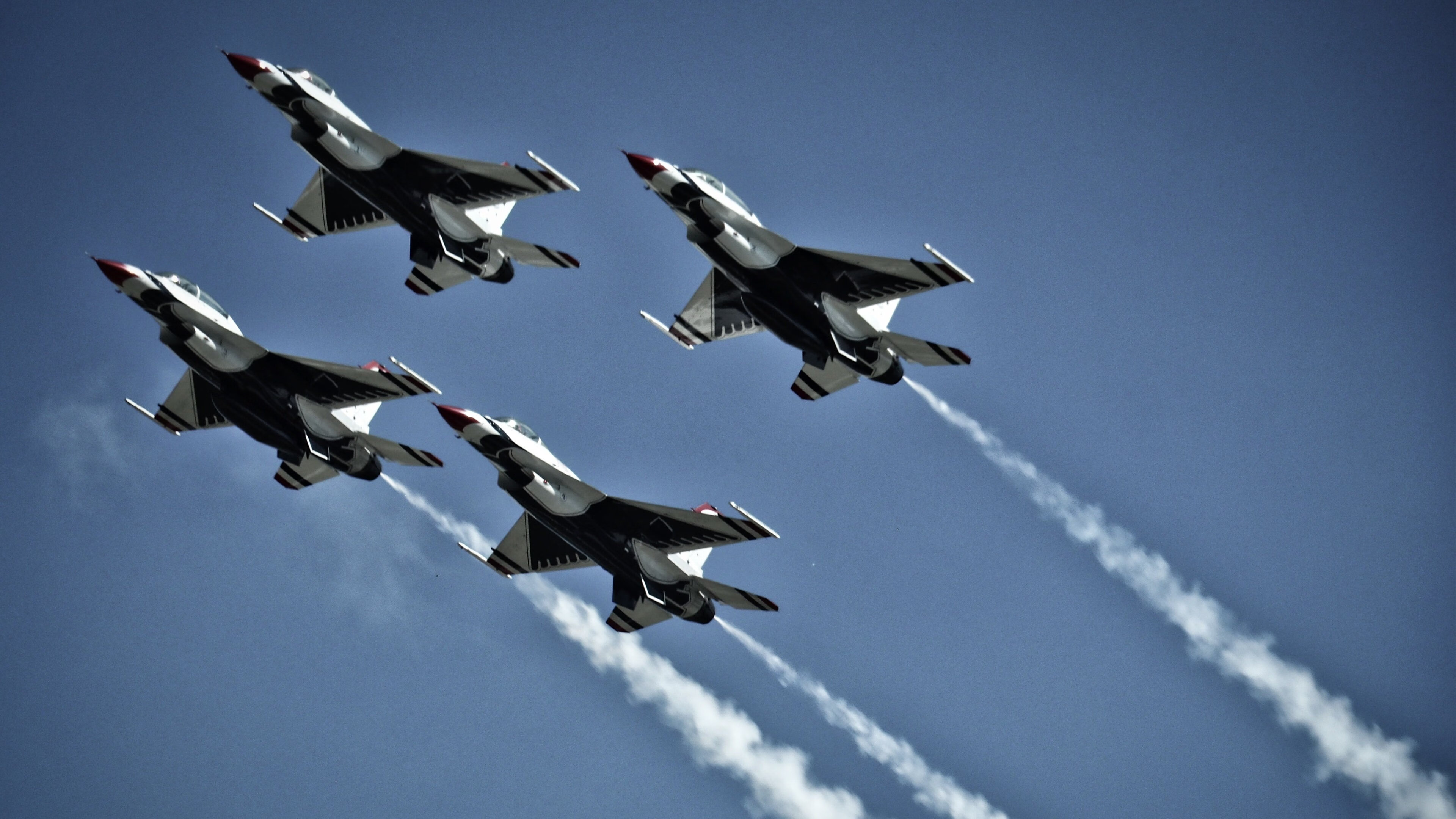 凯莉·麦基翁决赛冲线瞬间震撼全场,凯莉.麦基翁