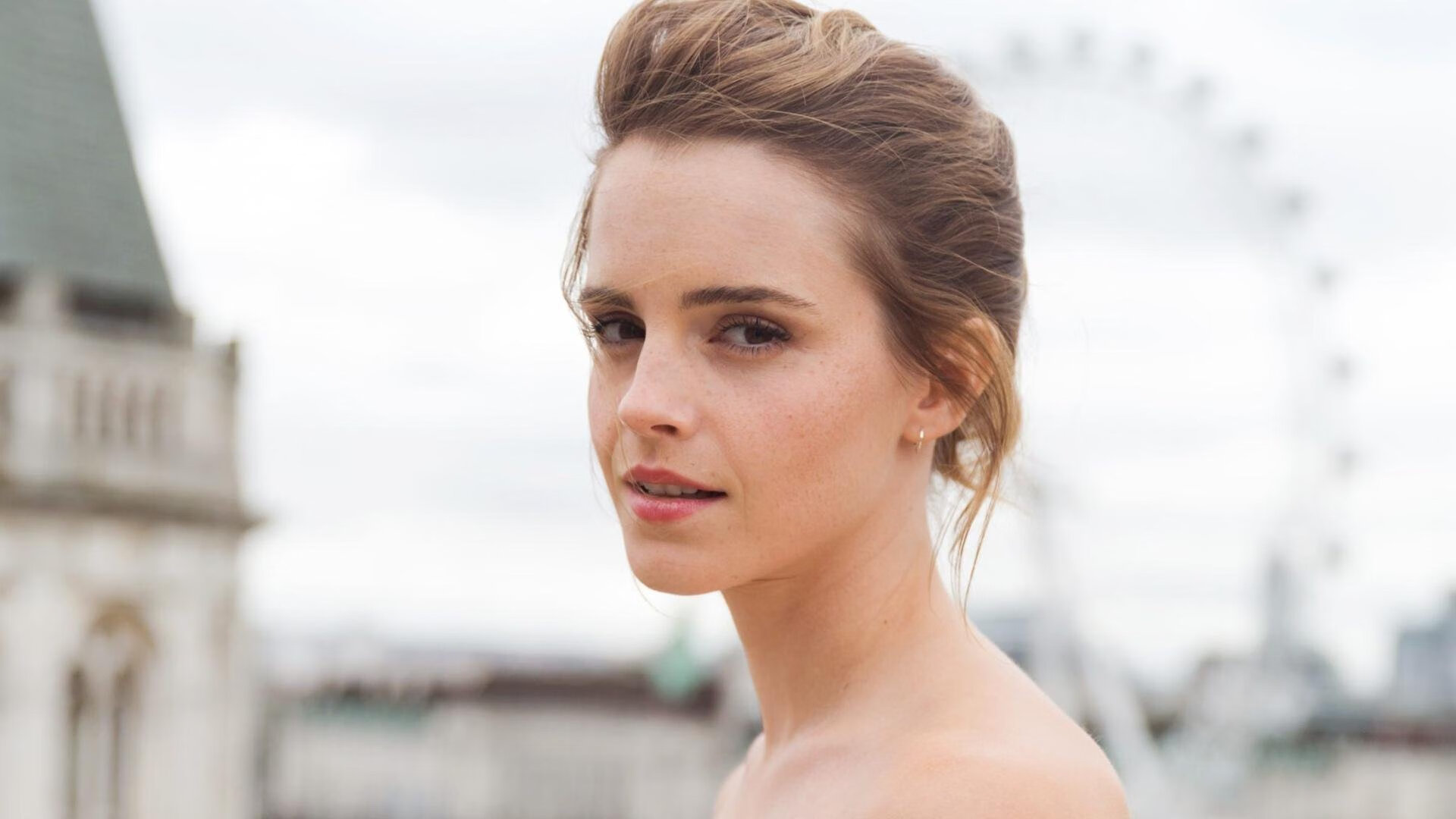 女子足球新秀入选国家队引发热议,女子足球新秀入选国家队引发热议了吗