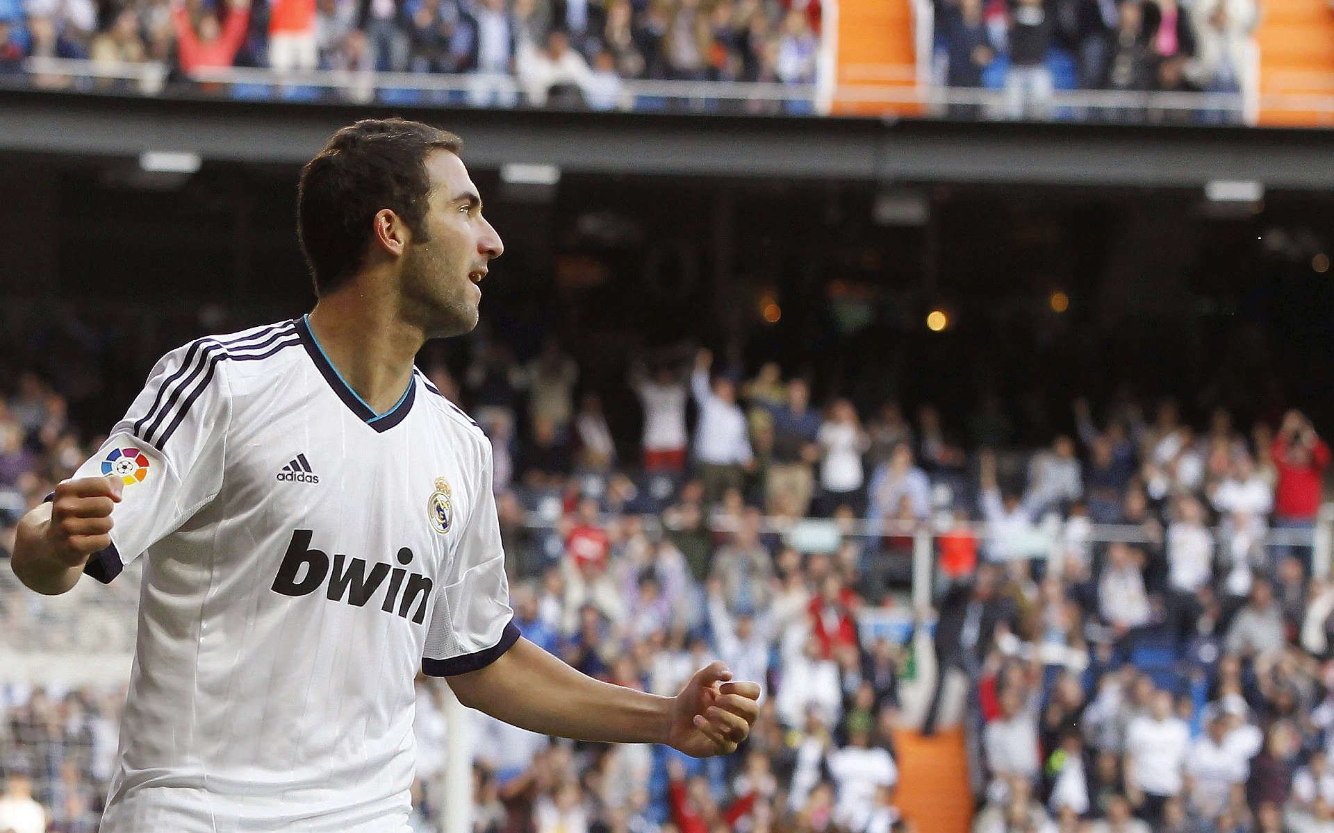 【年度最佳策略】分析冠军运动员的攻守平衡之道，得到冠军的运动员平时是怎么训练的