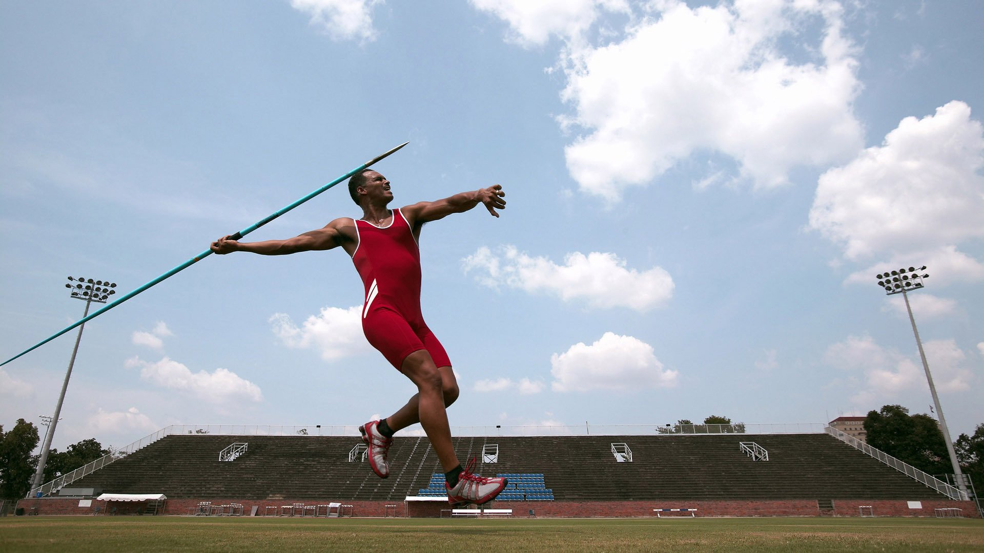 特色碳纤维冲浪艇比赛，创新海上运动，碳纤维游艇