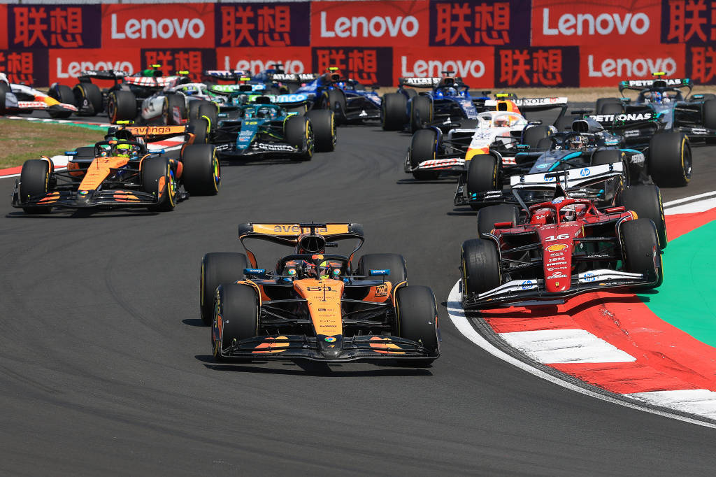 包含F1赛事：汉密尔顿再夺冠军，延续辉煌的词条